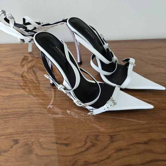 Versace Pin-Point Strappy Leather Sandals  Size EUR 40, Runs As 39. US 8.5-9 - Picture 1 of 8